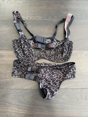 Chantelle Thomas Leopard Cheetah Grey Black Bra 34D and Thong